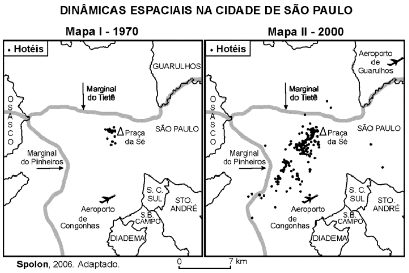 Dois mapas da cidade de São Paulo intitulados "DINÂMICAS ESPACIAIS NA CIDADE DE SÃO PAULO". O Mapa I (1970) mostra pontos indicando hotéis concentrados ao redor da Praça da Sé. O Mapa II (2000) mostra grande expansão e dispersão dos hotéis no sentido sudoeste, em direção à Marginal do Pinheiros e aos aeroportos de Congonhas e Guarulhos. Fonte: Spolon, 2006. Adaptado.