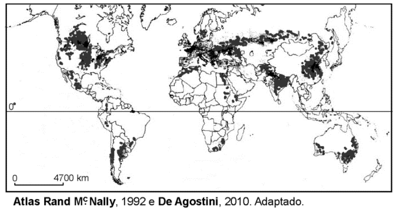 Mapa-múndi mostrando a distribuição global das áreas de plantio de um produto agrícola, assinaladas por manchas escuras, com destaque para as Grandes Planícies na América do Norte, Europa Central e Oriental, sul da Rússia, norte da Índia, nordeste e leste da China, sudeste e sudoeste da Austrália e região dos Pampas na Argentina. A linha do Equador (0°) e uma barra de escala de 4700 km também estão representadas.