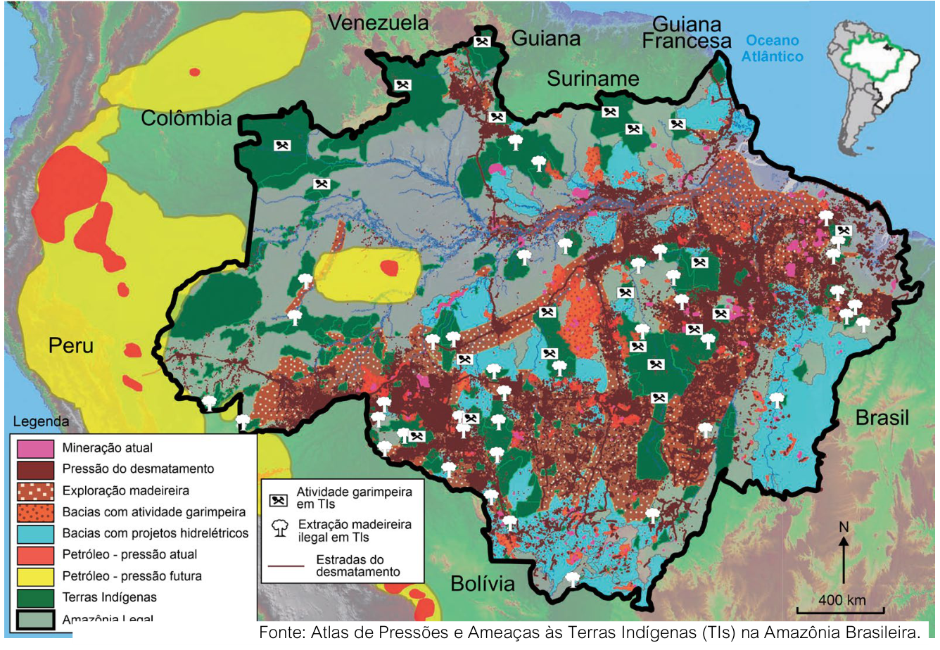 Mapa da Amazônia Legal indicando a distribuição espacial de terras indígenas, mineração atual, pressão do desmatamento, exploração madeireira, bacias com atividade garimpeira, bacias com projetos hidrelétricos, petróleo (pressão atual e futura), além de ícones indicando atividade garimpeira e extração madeireira ilegal em Terras Indígenas (TIs) e estradas do desmatamento.