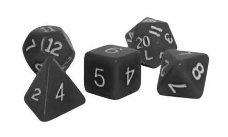 F1 Cinco dados pretos com números gravados em branco com formatos de tetraedro, cubo, octaedro, dodecaedro e icosaedro.
