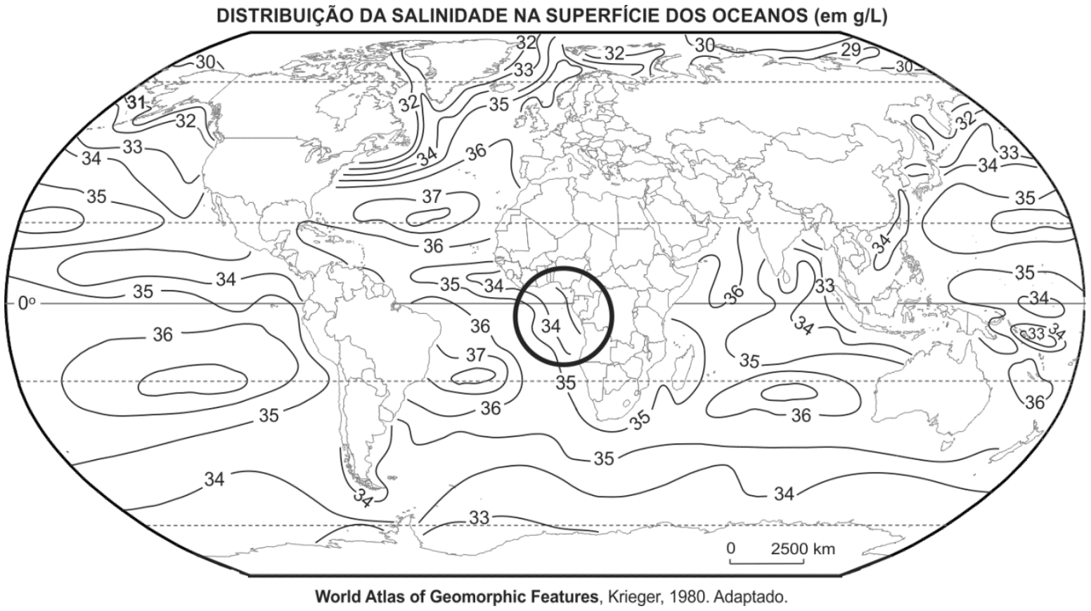 Planisfério com a distribuição da salinidade na superfície dos oceanos em gramas por litro (g/L), representado por linhas de igual salinidade (isohalinas) variando de 29 a 37 g/L. As menores salinidades ocorrem nas regiões polares (inferiores a 34 g/L) e as maiores nas regiões subtropicais (acima de 36 g/L). Há um círculo destacando a costa atlântica equatorial e subtropical da África Ocidental/Central, onde os valores de salinidade diminuem para 34 g/L em direção à foz do Rio Congo.