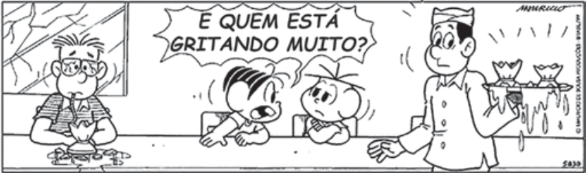 Tirinha da Turma da Mônica em que Mônica e Cebolinha conversam à mesa, com Mônica dizendo brava em um balão de fala: "E QUEM ESTÁ GRITANDO MUITO?". Ao lado esquerdo, um garoto tem sua taça quebrada sobre a mesa e a janela atrás trincada; à direita, um garçom segura uma bandeja com taças quebradas derramando líquido.