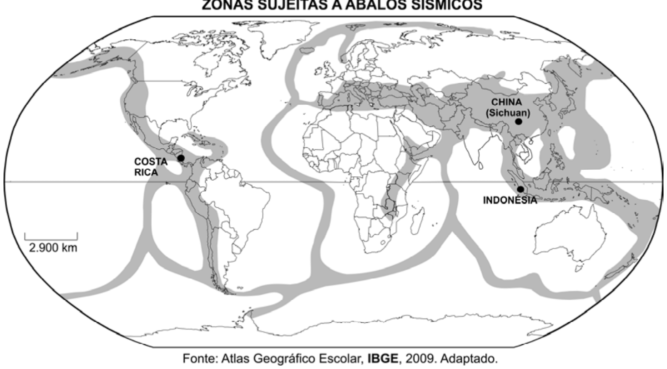 Mapa-múndi destacando em faixas cinzas as zonas sujeitas a abalos sísmicos, com indicação pontual de Costa Rica, China (Sichuan) e Indonésia