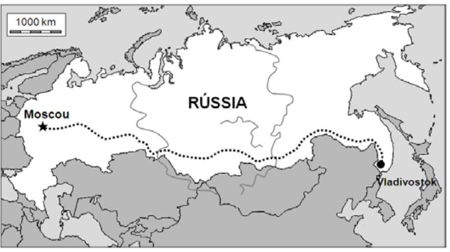 Mapa da Rússia indicando o trajeto pontilhado da Ferrovia Transiberiana ligando Moscou a Vladivostok.