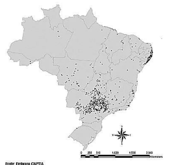 F1 Mapa da distribuição de usinas sucroenergéticas no Brasil em 2010, representadas por pontos concentrados principalmente no estado de São Paulo, no sul e sudoeste de Goiás, Mato Grosso do Sul, Triângulo Mineiro e no litoral nordestino.
