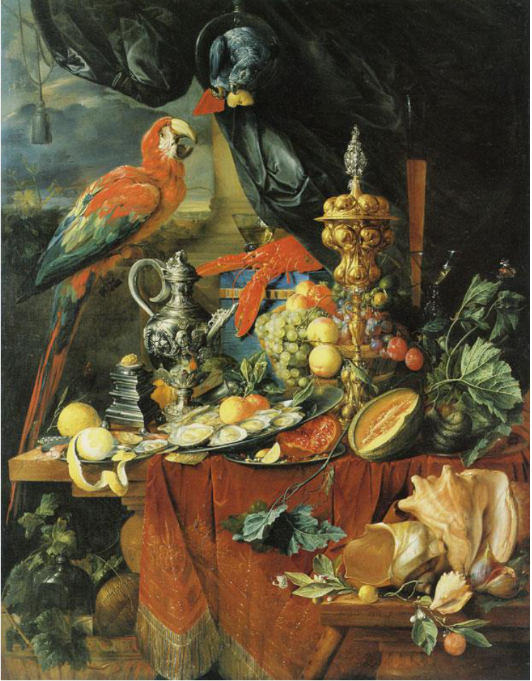 Pintura de natureza-morta com uma arara de plumagem vermelha, verde e azul à esquerda e outro papagaio na parte superior, entre tecidos escuros. Sobre uma mesa coberta por tecido vermelho estão recipientes ornamentados de metal, uma lagosta, uvas, limões e outras frutas, algumas cortadas, além de grandes conchas, folhas e ramos.