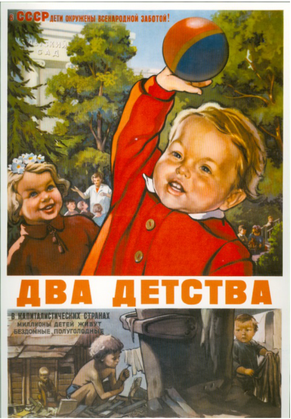 F1 Cartaz soviético dividido em duas cenas. Na parte superior, crianças sorridentes brincam em um ambiente arborizado; em primeiro plano, uma criança de roupa vermelha ergue uma bola colorida. No alto está escrito “В СССР ДЕТИ ОКРУЖЕНЫ ВСЕНАРОДНОЙ ЗАБОТОЙ!”, e ao fundo aparece a inscrição “ДЕТСКИЙ САД”. Uma faixa central traz o título “ДВА ДЕТСТВА” em grandes letras alaranjadas. Na parte inferior, crianças com roupas gastas aparecem junto a construções e a uma grande lata de lixo: uma delas está agachada, outra sentada à direita e uma terceira ao fundo. A inscrição dessa parte é “В КАПИТАЛИСТИЧЕСКИХ СТРАНАХ МИЛЛИОНЫ ДЕТЕЙ ЖИВУТ БЕЗДОМНЫЕ, ПОЛУГОЛОДНЫЕ”.