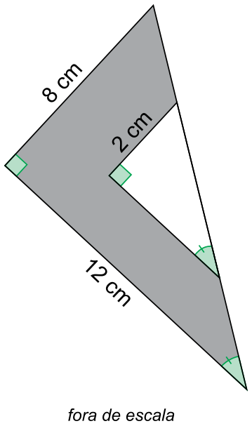 Triângulo retângulo maior de catetos 8 cm e 12 cm sobreposto a um triângulo retângulo menor, com cateto de 2 cm e hipotenusa apoiada sobre a do maior, destacando a região cinza complementar.