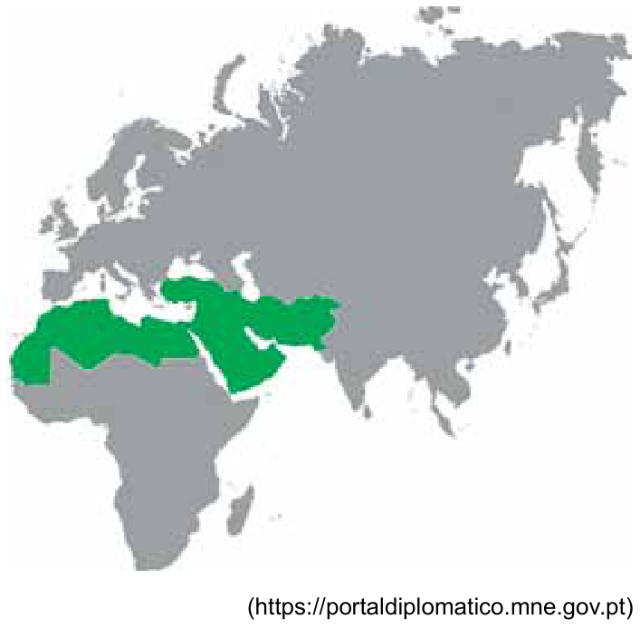 Mapa da África, Europa e Ásia, com os países do Norte da África e do Oriente Médio destacados em verde sobre a base em cinza.