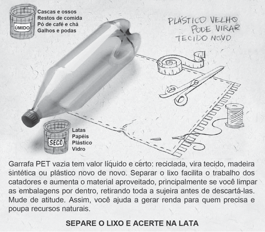 Cartaz de campanha de reciclagem. No centro, uma garrafa PET se desdobra como um tecido sendo cortado com tesoura, acompanhada de fita métrica e carretel de linha. No topo direito lê-se: "PLÁSTICO VELHO PODE VIRAR TECIDO NOVO". No canto superior esquerdo há a indicação de lixo "ÚMIDO" (cascas e ossos, restos de comida, pó de café e chá, galhos e podas) e, abaixo da garrafa, a indicação de lixo "SECO" (latas, papéis, plástico, vidro). Abaixo da imagem, há um parágrafo explicativo e o slogan: "SEPARE O LIXO E ACERTE NA LATA".