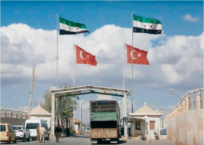 Posto de controle de fronteira rodoviária com bandeiras da Síria e da Turquia