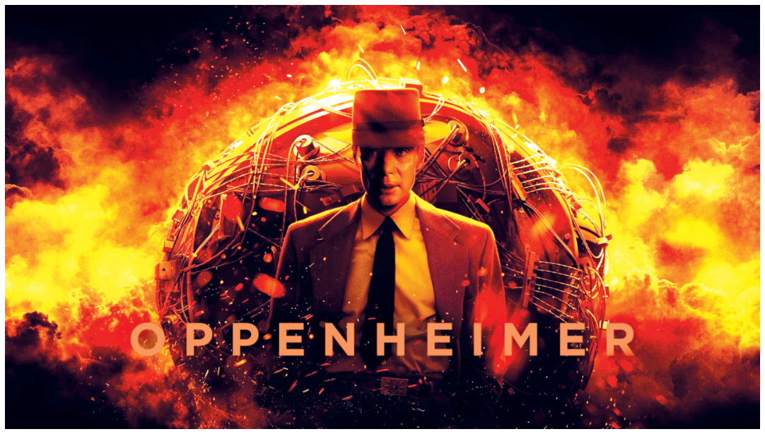 F1 Pôster promocional do filme Oppenheimer, mostrando o personagem principal de terno e chapéu à frente de um dispositivo nuclear esférico com fios e conexões, envolto por chamas e fumaça alaranjadas de uma explosão, com o título OPPENHEIMER grafado na parte inferior