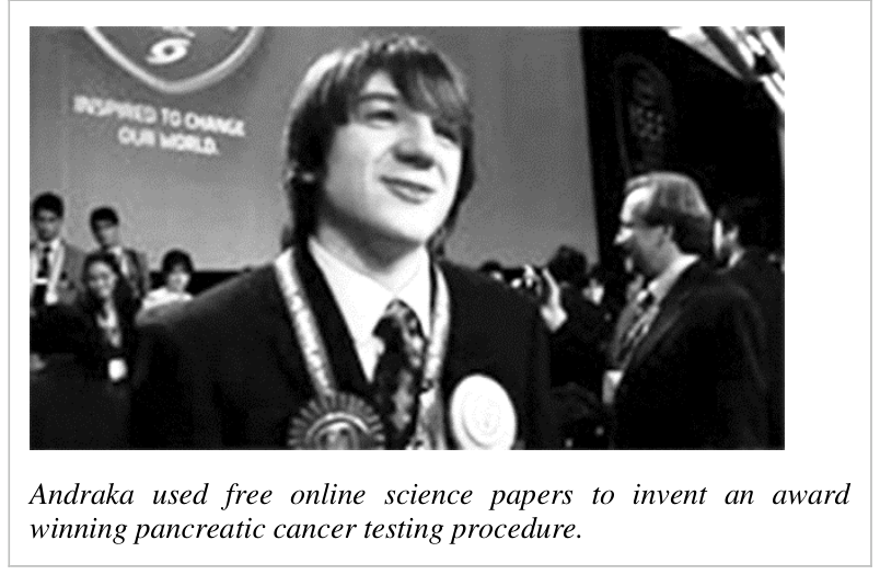 F1 Fotografia em preto e branco de Jack Andraka, de terno e gravata, usando medalhas, com outras pessoas ao fundo em um evento. Ao fundo, lê-se “INSPIRED TO CHANGE OUR WORLD”. A legenda em itálico diz: “Andraka used free online science papers to invent an award winning pancreatic cancer testing procedure.”