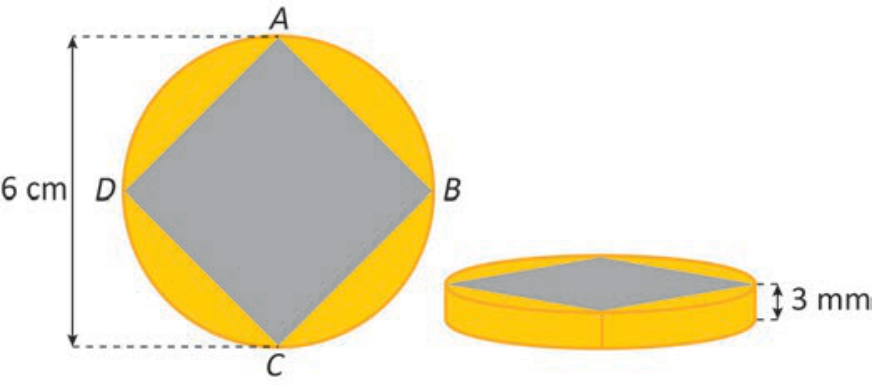 Projeto visual de medalha cilíndrica com base quadrada inscrita: à esquerda, vista superior com círculo amarelo de 6 cm de diâmetro e quadrado cinza ABCD inscrito com vértices tocando a borda; à direita, vista em perspectiva mostrando a espessura de 3 mm do cilindro com o prisma reto de base quadrada que o atravessa.