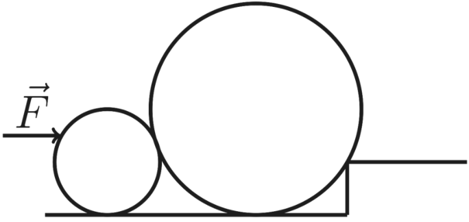 Duas esferas em contato entre si e apoiadas em um piso horizontal: a menor à esquerda e a maior à direita. A esfera maior também encosta na quina de um degrau à direita. Uma seta horizontal identificada como  aponta para a direita e atua na esfera menor acima de seu centro.