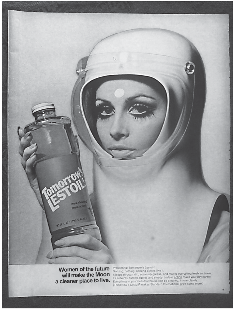Anúncio publicitário dos anos 1960 com uma mulher usando capacete espacial e segurando um frasco do produto de limpeza Tomorrow's Lestoil!. Abaixo, lê-se: "Women of the future will make the Moon a cleaner place to live."