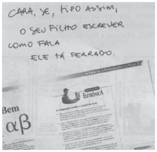 Anúncio com uma anotação manuscrita na parte superior que diz: "CARA, SE, TIPO ASSIM, O SEU FILHO ESCREVER COMO FALA ELE TÁ FERRADO."