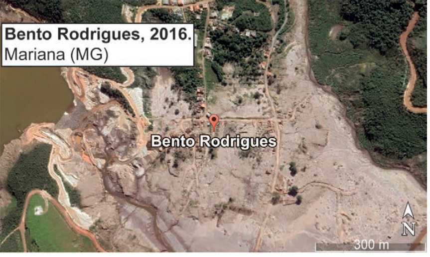 Imagem de satélite de Bento Rodrigues, em Mariana (MG), no ano de 2016, mostrando a área coberta por lama e rejeitos de minério após o rompimento da barragem.