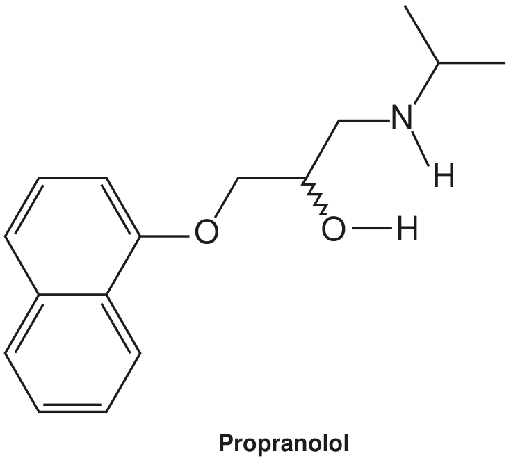 Fórmula estrutural do propranolol, com um anel de naftil ligado a uma cadeia contendo um oxigênio éter, uma hidroxila secundária e um grupo amino secundário ligado a um grupo isopropil.