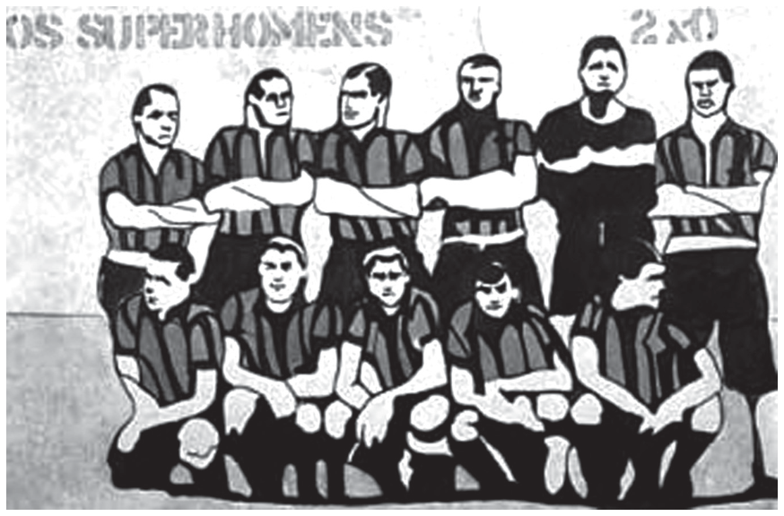 Pintura Superhomens, de Rubens Gerchman, representando uma equipe de futebol posando para fotografia em duas fileiras, com uniformes listrados, encimada pelos dizeres "OS SUPERHOMENS" e "2 x 0".
