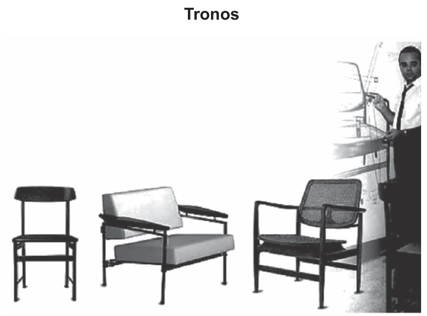 Três assentos de design moderno alinhados — uma cadeira e duas poltronas — e, à direita, um homem em pé diante de uma prancheta de desenho, com o título "Tronos" no topo.