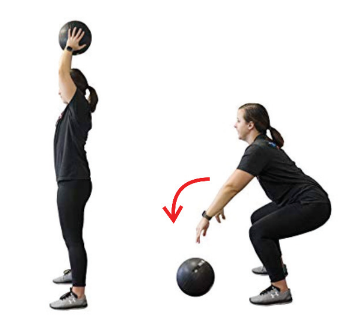 Duas posições de uma mulher executando o exercício: à esquerda, em pé com a bola suspensa acima da cabeça; à direita, agachada após lançar a bola ao chão, com uma seta curva vermelha indicando a trajetória para baixo.