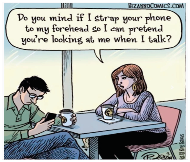 Cartum de Dan Piraro (BizarroComics.com) mostrando um casal sentado a uma mesa de cafeteria com copos de café. O homem olha atentamente para a tela do seu celular, enquanto a mulher, sentada à sua frente com ar desapontado, diz: "Do you mind if I strap your phone to my forehead so I can pretend you're looking at me when I talk?".